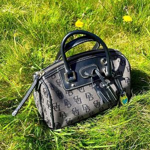DOONEY & BOURKE 1975 • hand held purse grey and black